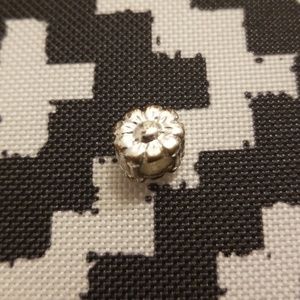 Daisy charm bead